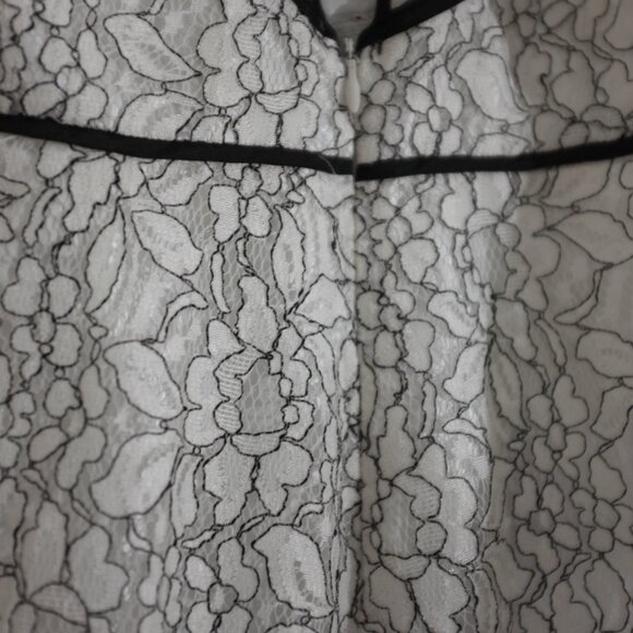 Do & be delicate Floral lace halter top Size S - Picture 8 of 14